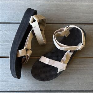 Women's Gold Teva Sandals Size 10 Velcro Classic Short